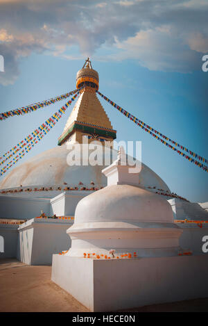 Vista serale di Bodhnath stupa - Kathmandu - Nepal Foto Stock