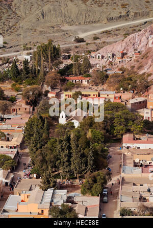 Argentina, provincia di Jujuy, Purmamarca, vista in elevazione della città. Foto Stock