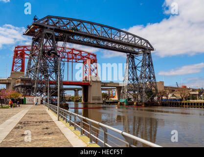 Argentina, Provincia di Buenos Aires, la città di Buenos Aires, La Boca, vista dell'annata transporter bridge Puente Transbordador Foto Stock