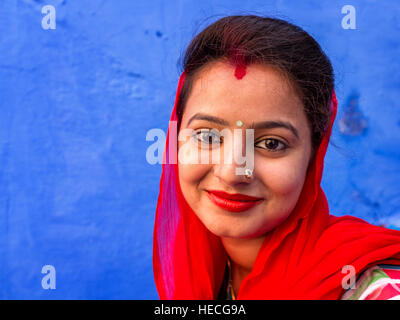 Donna indiana in sari colorati, Jodhpur, Rajasthan, India Foto Stock