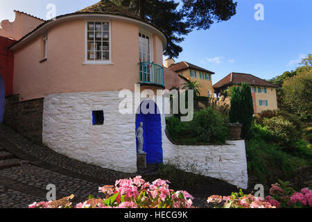 La casa rotonda, utilizzato per n. 6's cottage del prigioniero serie TV, all'Portmeiron Italianamente villaggio nel Galles del Nord Foto Stock