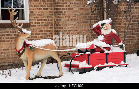 Al di fuori di decorazioni di Natale Foto Stock