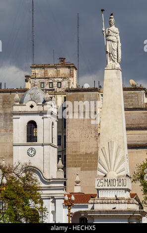 Argentina, Provincia di Buenos Aires, la città di Buenos Aires, Monserrat, vista di Buenos Aires Cabildo sulla Plaza de Mayo. Foto Stock