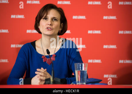 Berlino, Germania. Xix Dec, 2016. Katja Kipping, federale presidentessa della Die Linke, parla nel corso di una conferenza stampa presso il partito della sede a Berlino, Germania, 19 dicembre 2016. Foto: Bernd von Jutrczenka/dpa/Alamy Live News Foto Stock