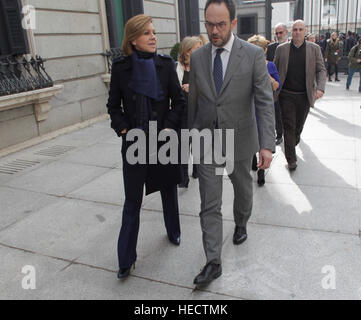 Madrid, Spagna. Xx Dec, 2016. Durante un minuto di silenzio per le porte del Congresso dei Deputati dopo il tentativo a Berlino in Madrid, Spagna Martedì, 20 dicembre 2016. Credito: Gtres Información más Comuniación on line,S.L./Alamy Live News Foto Stock