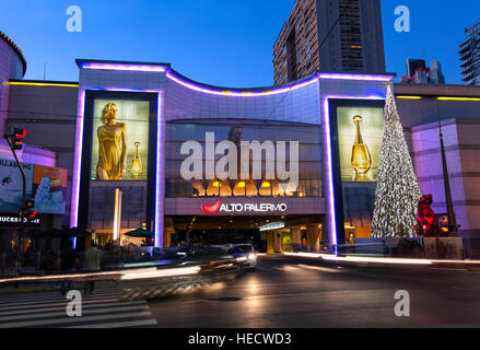 Il tempo di Natale all'Alto Palermo shopping centre, uno dei più importanti mall in Buenos Aires, Argentina. Foto Stock