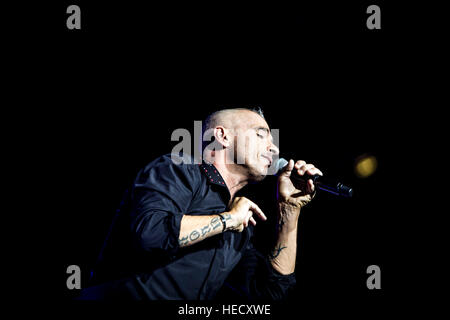 Assago, Italia. Xx Dec, 2016. Eros Ramazzotti esegue live al Mediolanum Forum © Roberto Finizio/ Alamy Live News Foto Stock