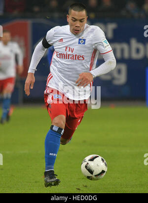 Amburgo, Germania. Xx Dec, 2016. Amburgo Bobby del legno in azione durante la Bundesliga tedesca attrezzatura di calcio tra Hamburger SV e FC Schalke 04 nel parco Volkspark Stadium di Amburgo, Germania, 20 dicembre 2016. Foto: Axel Heimken/dpa/Alamy Live News Foto Stock