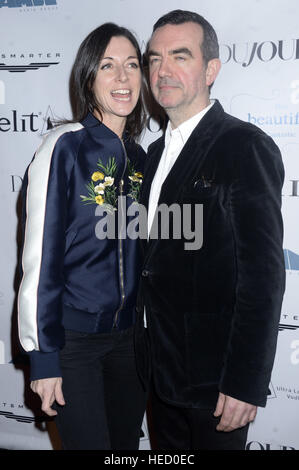 Maria McCartney mit Ehemann Simon Aboud beim Screening des Kinofilms 'Questo bellissimo fantastico' im teatro SVA. New York, 19.12.2016 | Verwendung weltweit Foto Stock