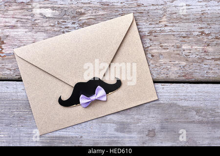 Il filtro Bow tie sulla busta. Foto Stock