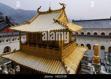 Taihuai: Wutai Shan, uno dei quattro monti sacri del Buddismo in Cina; Xiantong tempio; bronzo hall, Shanxi, Cina Foto Stock