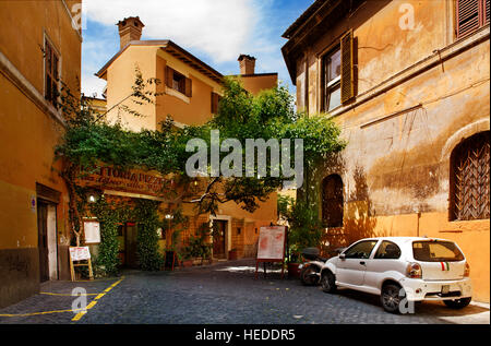 Roma, Italia - 27 Maggio 2016: cibo tradizionale italiano e di un ristorante esterno nel quartiere di Trastevere a Roma, Italia. Foto Stock