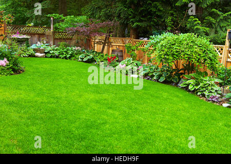 Un ben arredata e rifinita home garden. Foto Stock