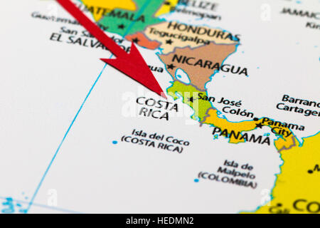 Freccia rossa che indica il Costa Rica sulla mappa di sud america continente Foto Stock