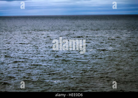 Mare di Kara (bacino dell Oceano Artico) in alta artico (Novaya Zemlya arcipelago). Il vecchio nome del Mare di Kara - cantina di ghiaccio, ma ora nessun ghiaccio Foto Stock