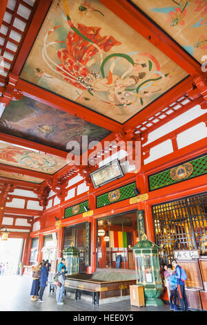 Giappone, Honshu, Tokyo Asakusa, Tempio di Asakusa Kannon aka Sensoji, la sala principale Foto Stock