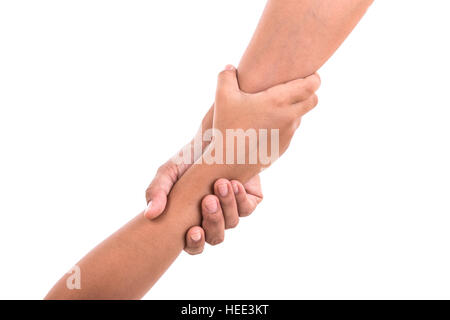 Due mani tenendo insieme. Aiuto o di supporto del concetto. Isolato su sfondo bianco Foto Stock