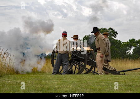 La ricreazione di sparo del cannone a Chickamauga & Chattanooga il Parco Nazionale Militare di guerra civile battaglia sito in Tennessee e Georgia Foto Stock