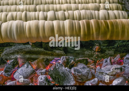 TrdelnÌk pasticcini, dolce tipico sul mercato di Natale presso la piazza della Città Vecchia di Praga, Repubblica Ceca, Europa Foto Stock