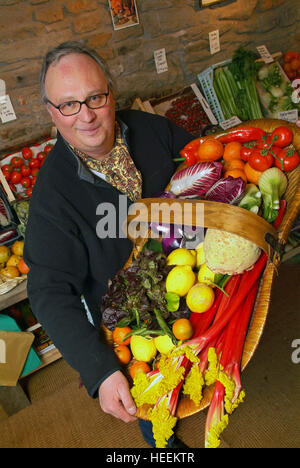 Charlie & Anna Hicks con i loro autonoma fruttivendolo shop in Hay-on-Wye,Powys,Galles,UK. Foto Stock