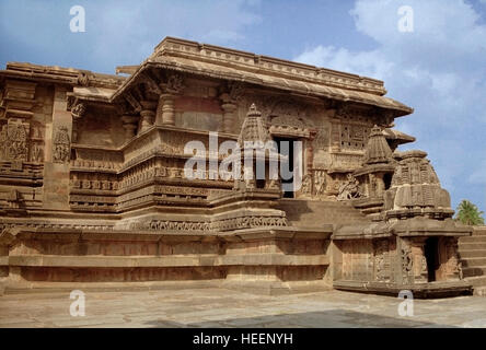 Il tempio Hoysaleswara risale al xii secolo D.C. È stato costruito da Ketamalla un ministro di Vishnuvardhana in Impero Hoysala nella storia indiana. Foto Stock