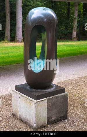 Elegia iii, di Barbara Hepworth, 1966, kroller-muller museum, enorme veluwe national park, otterlo, Paesi Bassi, Europa Foto Stock