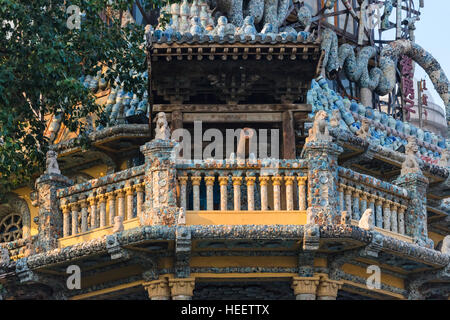 Casa di porcellana (noto anche come la Cina casa), con porcellane cementati e incollato sull'edificio, Tianjin, Cina Foto Stock