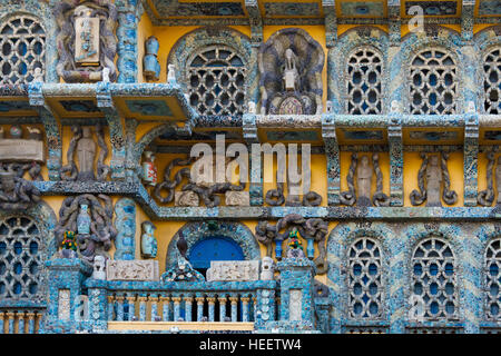 Casa di porcellana (noto anche come la Cina casa), con porcellane cementati e incollato sull'edificio, Tianjin, Cina Foto Stock