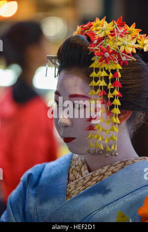 Ritratto di un tradizionale maiko, Gion, Kyoto, Giappone Foto Stock