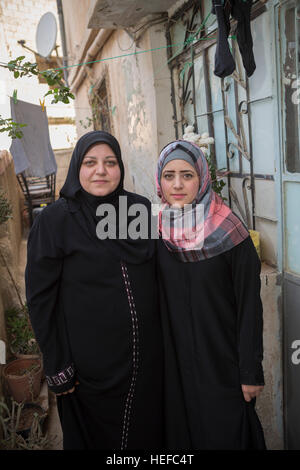 Giordana, madre e figlia - Zarqa, Giordania. Foto Stock