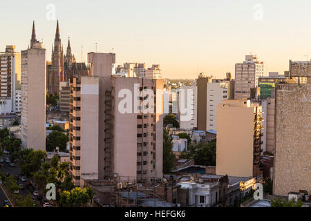 La Plata, Buenos Aires, Argentina skyline della città con il duomo sullo sfondo Foto Stock