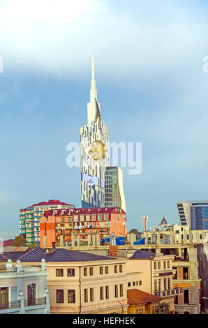 Batumi Georgia skyline architettura degli edifici tra cui il 35 Storia Technological University Tower. Foto Stock