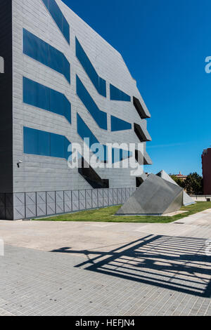 Il Museu del Disseny de Barcelona (inglese: 'Design Museo di Barcellona"), è un nuovo centro di Barcellona dell'Istituto di Cultura. Foto Stock