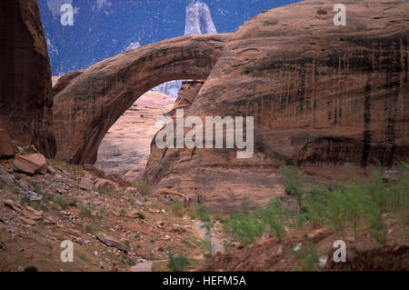 Il Rainbow Bridge National Monument in Glen Canyon National Recreation Area. Pagina. In Arizona. Stati Uniti d'America Foto Stock