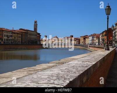 La sponda del fiume in Pisa, Italia Foto Stock