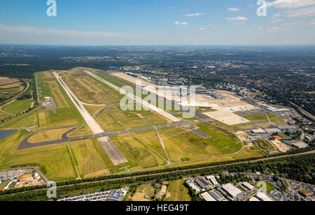 Vista aerea, panoramica delle piste 05L e 05R, l'aeroporto di Düsseldorf, Düsseldorf, Renania, Renania settentrionale-Vestfalia Airport Foto Stock