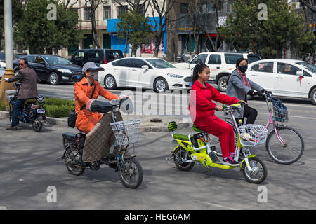 Escursioni in bicicletta sulla bici e ebikes in Shizuishan, Ningxia, Cina Foto Stock