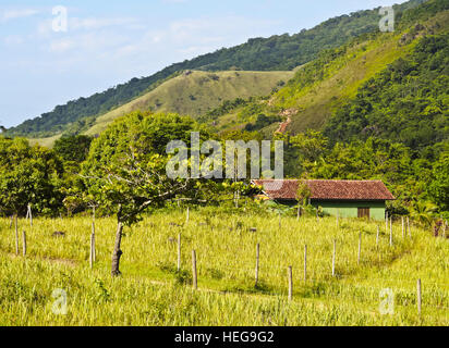 Il Brasile, Stato di Sao Paulo, Ilhabela isola, vista del villaggio di Bonete. Foto Stock