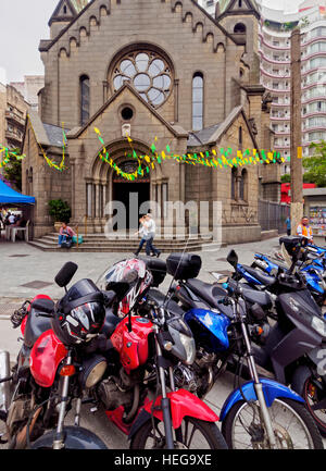 Il Brasile, Stato di Sao Paulo, città di Sao Paulo, vista della Nossa Senhora da Conceicao de Santa Ifigenia Chiesa. Foto Stock