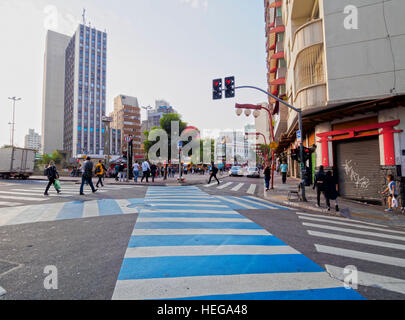 Il Brasile, Stato di Sao Paulo, città di Sao Paulo, vista la Liberdade quartiere giapponese. Foto Stock