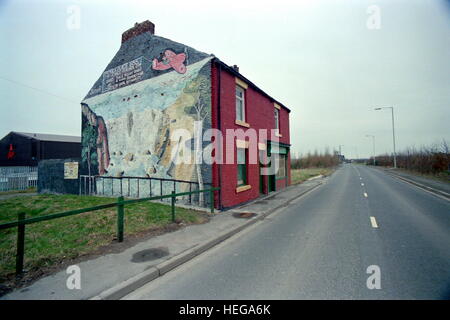 AJAXNETPHOTO. 1987. HEBBURN-su-TYNE, Inghilterra. - Patrizio ha luogo - sulla strada WAGONWAY vicino Palmer della vecchia costruzione navale e il cantiere di riparazione navale. Foto:JONATHAN EASTLAND/AJAX REF:8704 22 Foto Stock