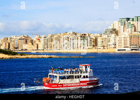 "Captain Morgan' porto la nave di crociera traversata verso Sliema Creek, Valletta, Malta Foto Stock