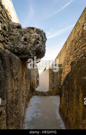 Interno della La Menga Dolmen, dolmen preistorico camere funerarie, tombe megalitiche, Antequera, Andalusia, Spagna Foto Stock