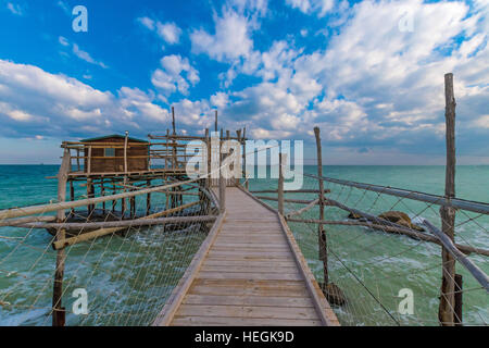 Costa trabocchi nella regione Abruzzo (Italia) Foto Stock