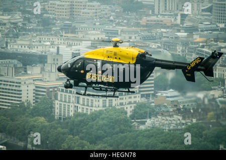 London Metropolitan Police elicottero al di sopra di Londra. Foto Stock