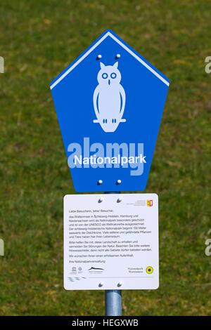Cartello con il logo del gufo del Schleswig-Holstein il Wadden Sea National Park / Nationalpark Wattenmeer Schleswig-Holsteinisches, Germania Foto Stock