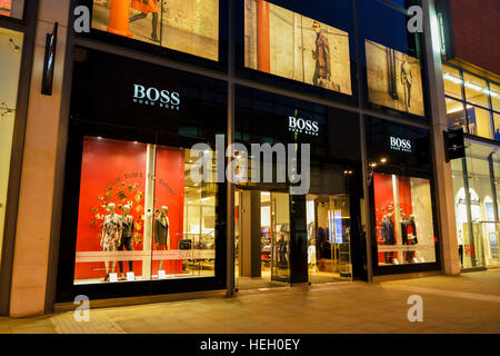 HUGO BOSS iconico abbigliamento fashion shop in Manchester. Foto Stock