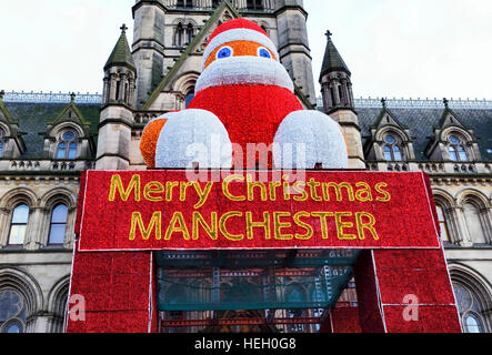 Grande Babbo Natale e Buon Natale Manchester segno su Manchester Town Hall Foto Stock