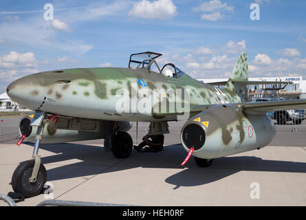 Berlino / GERMANIA - GIUGNO 3,2016: Messerschmitt Me 262 sorge sull aeroporto di Berlino Foto Stock