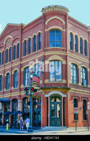 La Birreria di Southend & Smokehouse restaurant è un informale brewpub in un edificio del XIX secolo in mattoni nel centro cittadino di Charleston, Sc Foto Stock